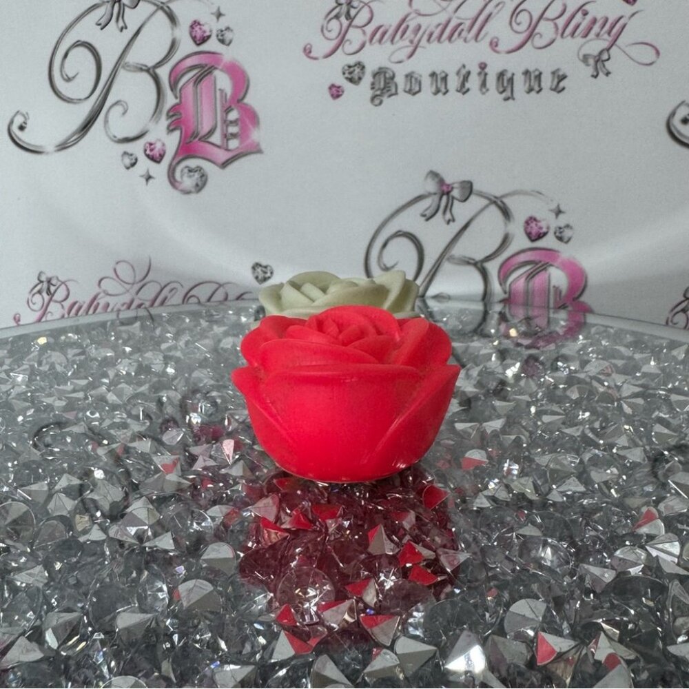 Light up roses Set of Three Rose-Shaped 3 LED lights 1 red/pink and 2 white - Picture 3 of 8